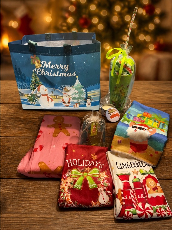 The Unbranded Brand Other - Holiday Christmas Gift Bag.